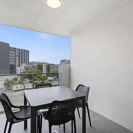Lovely 2- Bedroom Rental Unit With Free Parking Brisbane Exterior photo