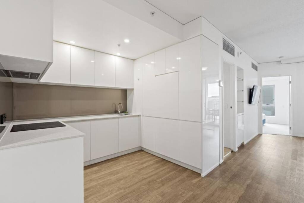 Lovely 2- Bedroom Rental Unit With Free Parking Brisbane Exterior photo